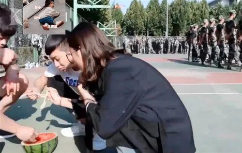 新生跳舞吃瓜视频,新生才艺秀引围观